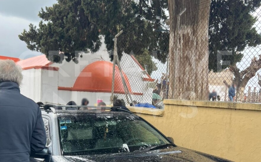 Κρήτη: Θρήνος στην κηδεία της 59χρονης Μαρίας που σκοτώθηκε σε τροχαίο - Σε σοβαρή κατάσταση το 2 ετών εγγονάκι της