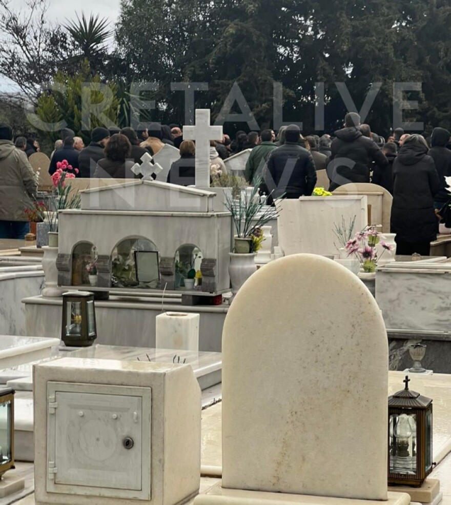 Κρήτη: Θρήνος στην κηδεία της 59χρονης Μαρίας που σκοτώθηκε σε τροχαίο - Σε σοβαρή κατάσταση το 2 ετών εγγονάκι της