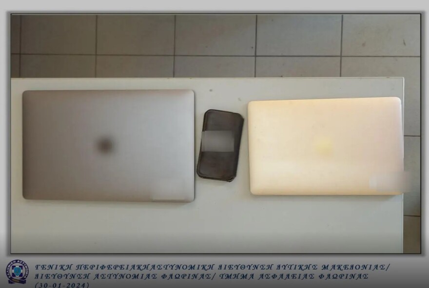 Φλώρινα: Το ζευγάρι είχε κρύψει όπλα μέχρι και στη στέγη του σπιτιού - Τι βρήκαν οι αστυνομικοί σε νέα κρύπτη