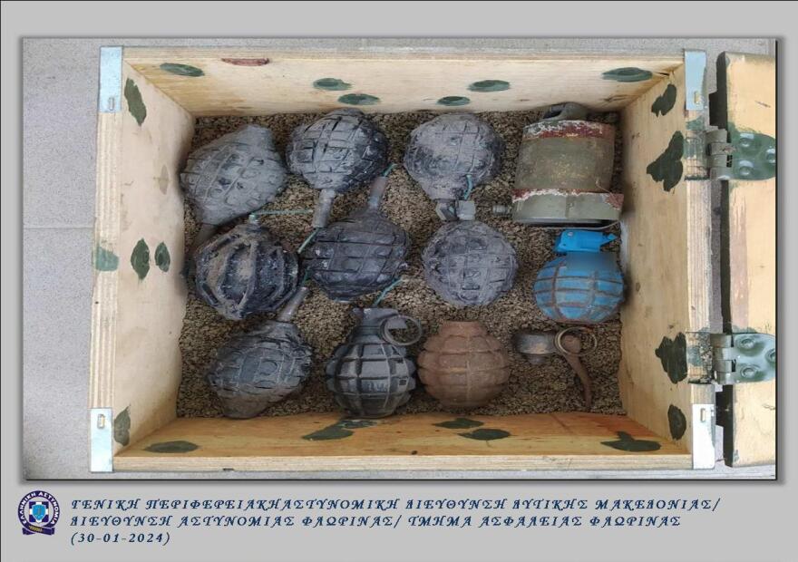 Φλώρινα: Το ζευγάρι είχε κρύψει όπλα μέχρι και στη στέγη του σπιτιού - Τι βρήκαν οι αστυνομικοί σε νέα κρύπτη