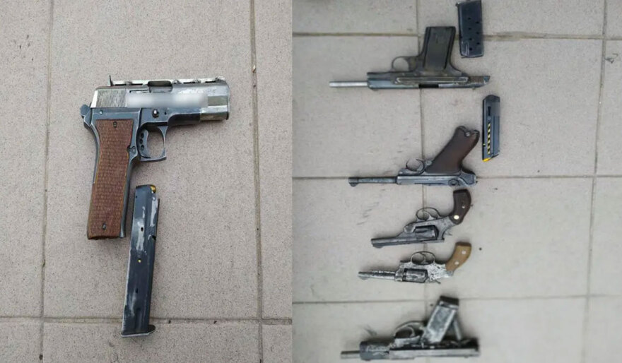 Φλώρινα: 54χρονος και 57χρονη είχαν στο σπίτι τους 29 όπλα, 72 κιλά πυρίτιδας, χιλιάδες σφαίρες - Ενημερώθηκε η Αντιτρομοκρατική