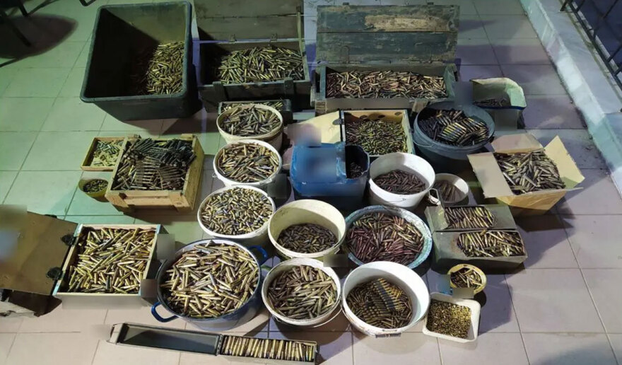 Φλώρινα: 54χρονος και 57χρονη είχαν στο σπίτι τους 29 όπλα, 72 κιλά πυρίτιδας, χιλιάδες σφαίρες - Ενημερώθηκε η Αντιτρομοκρατική