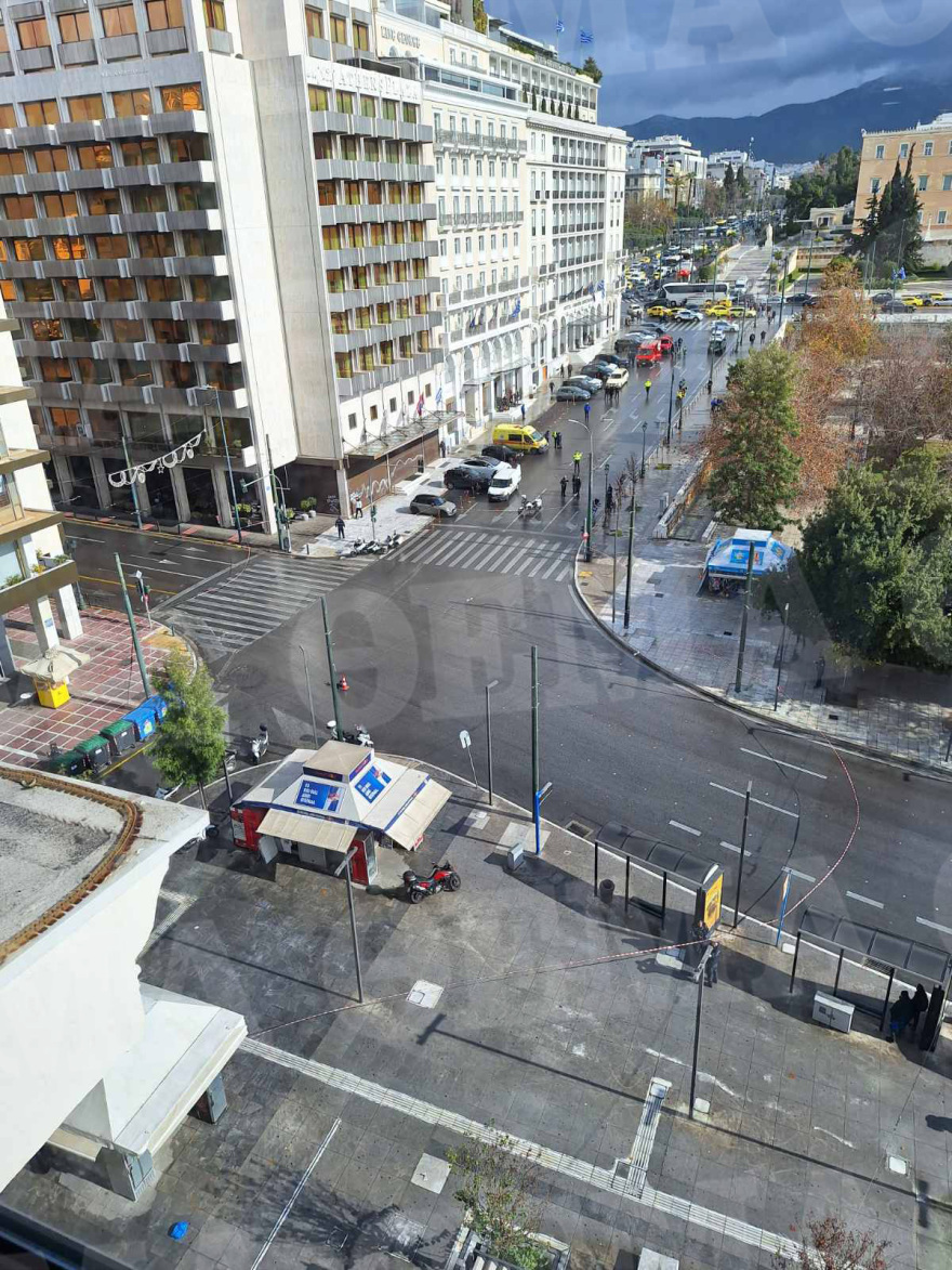 Έκλεισε η οδός Καραγιώργη Σερβίας στο Σύνταγμα λόγω ύποπτου αντικειμένου