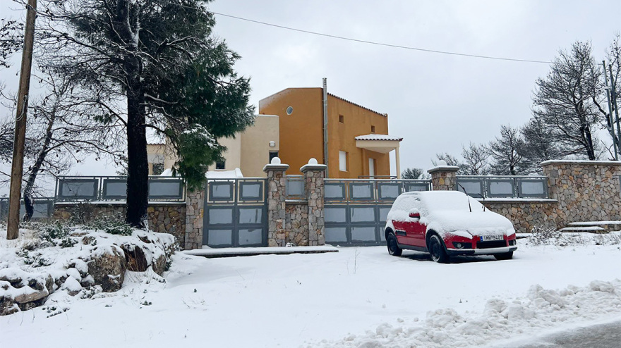 Καιρός - Κακοκαιρία Avgi:  Πώς θα κινηθεί ο χιονιάς - Κλειστή η αριστερή λωρίδα στην Αθηνών-Λαμίας, στο ύψος Καλυφτάκη 