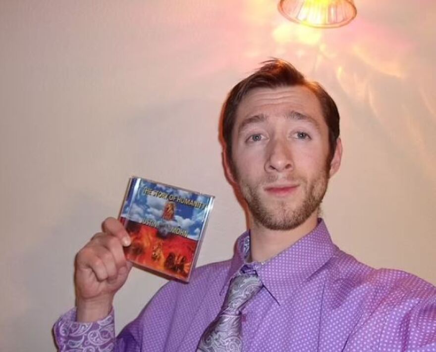 Αμερικανός σκότωσε τον πατέρα του και έδειξε το κομμένο του κεφάλι στο YouTube με... μήνυμα κατά του Μπάιντεν