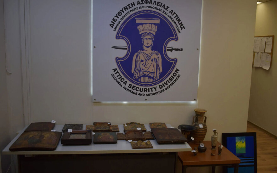 Πώς οι γιοι της ζωγράφου Όπυς Ζούνη εντόπισαν απάτη από πρώην συνεργάτη της - Πωλούσε πλαστούς πίνακες με την υπογραφή της