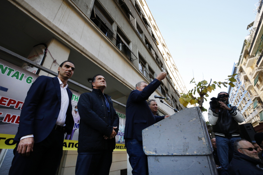 Οι αποδοκιμασίες συμβασιούχων στο υπουργείο Υγείας δεν επέτρεψαν στον Γεωργιάδη να τους μιλήσει