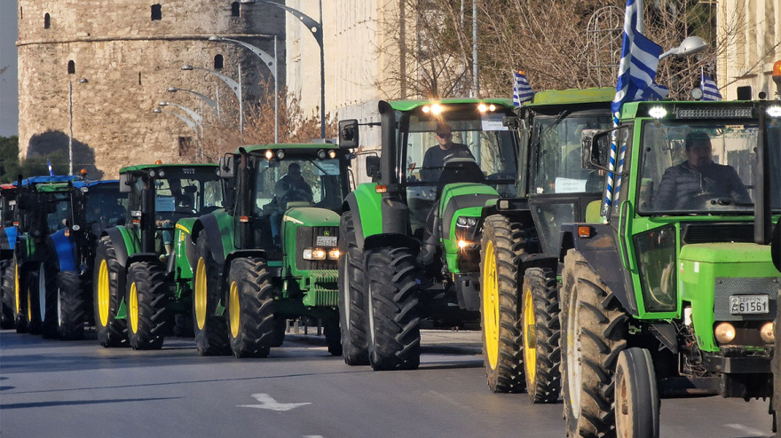 Θεσσαλονίκη: Εκατοντάδες τρακτέρ μπήκαν στην πόλη με μαύρες σημαίες - Βίντεο και φωτογραφίες
