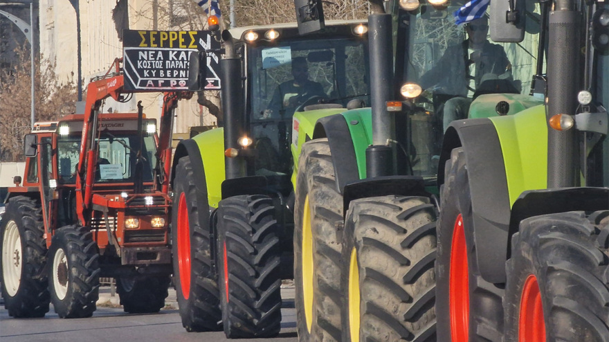 Θεσσαλονίκη: Εκατοντάδες τρακτέρ μπήκαν στην πόλη με μαύρες σημαίες - Βίντεο και φωτογραφίες