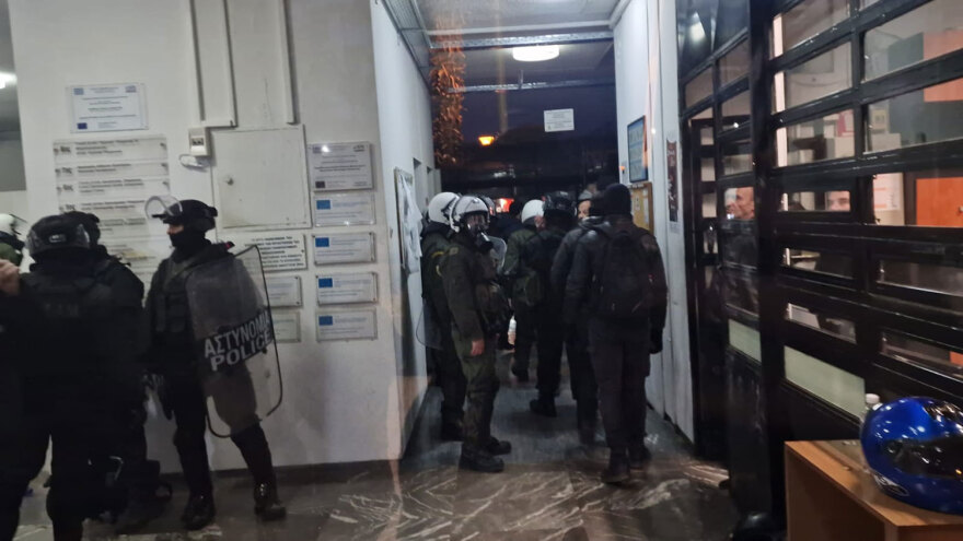 Εκκενώθηκε η κατάληψη στο ΑΠΘ μετά από αστυνομική επιχείρηση - Δείτε βίντεο και φωτογραφίες