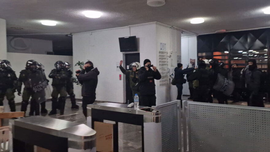 Εκκενώθηκε η κατάληψη στο ΑΠΘ μετά από αστυνομική επιχείρηση - Δείτε βίντεο και φωτογραφίες