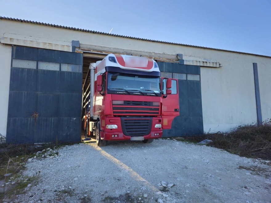 Θεσσαλονίκη: Κατασχέθηκαν πάνω από 300.000 πακέτα λαθραίων τσιγάρων - Συνελήφθησαν τρία άτομα