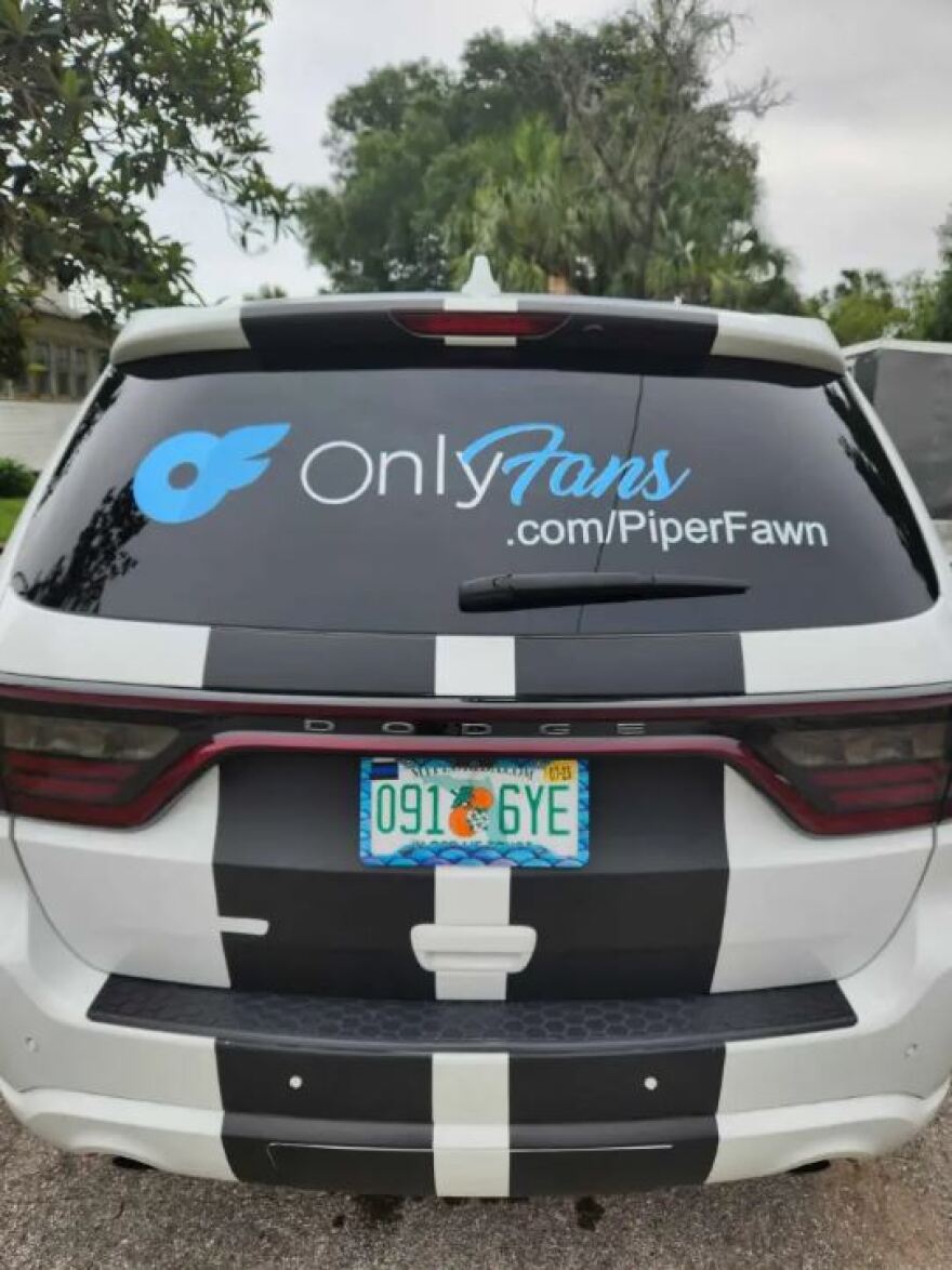 Φλόριντα: Απαγόρευσαν σε 35χρονη να παρκάρει σε χριστιανικό σχολείο επειδή έχει λογαριασμό στο OnlyFans