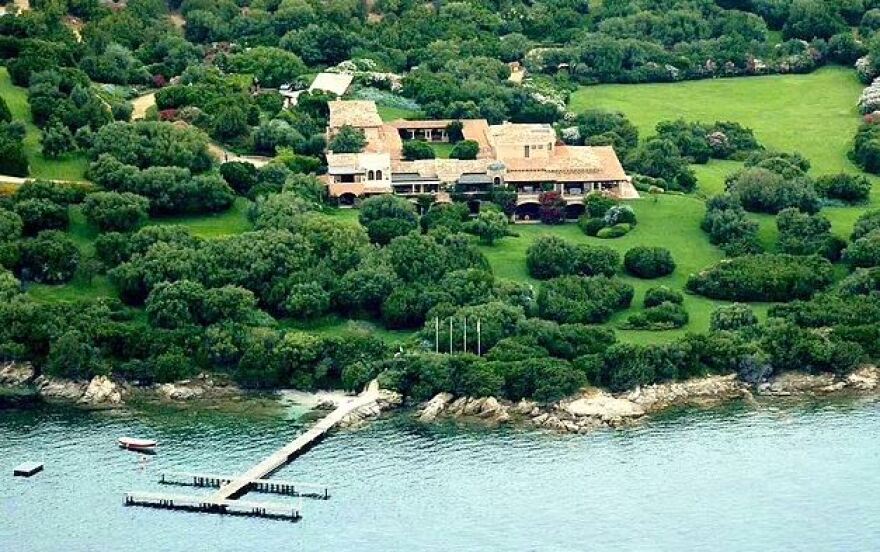 Σίλβιο Μπερλουσκόνι: Τα παιδιά του πουλάνε μισό δισ. τη βίλα του στη Σαρδηνία - Δείτε βίντεο και φωτογραφίες