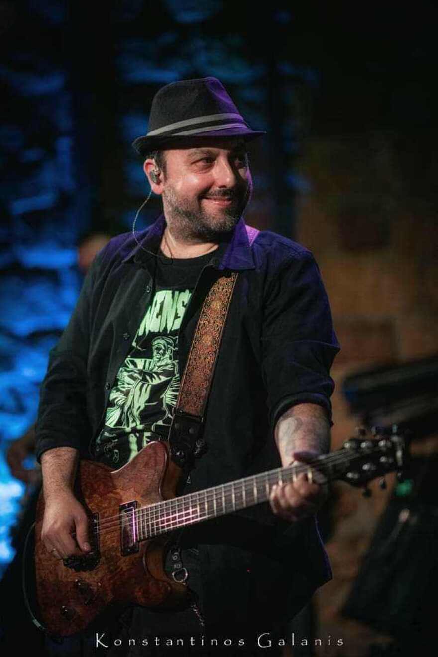 Στη Σκηνή η Γαλαρία: Final Act, Απόστολος Μόσιος, Μαίρη Μπρόζη live στο Caja De Musica