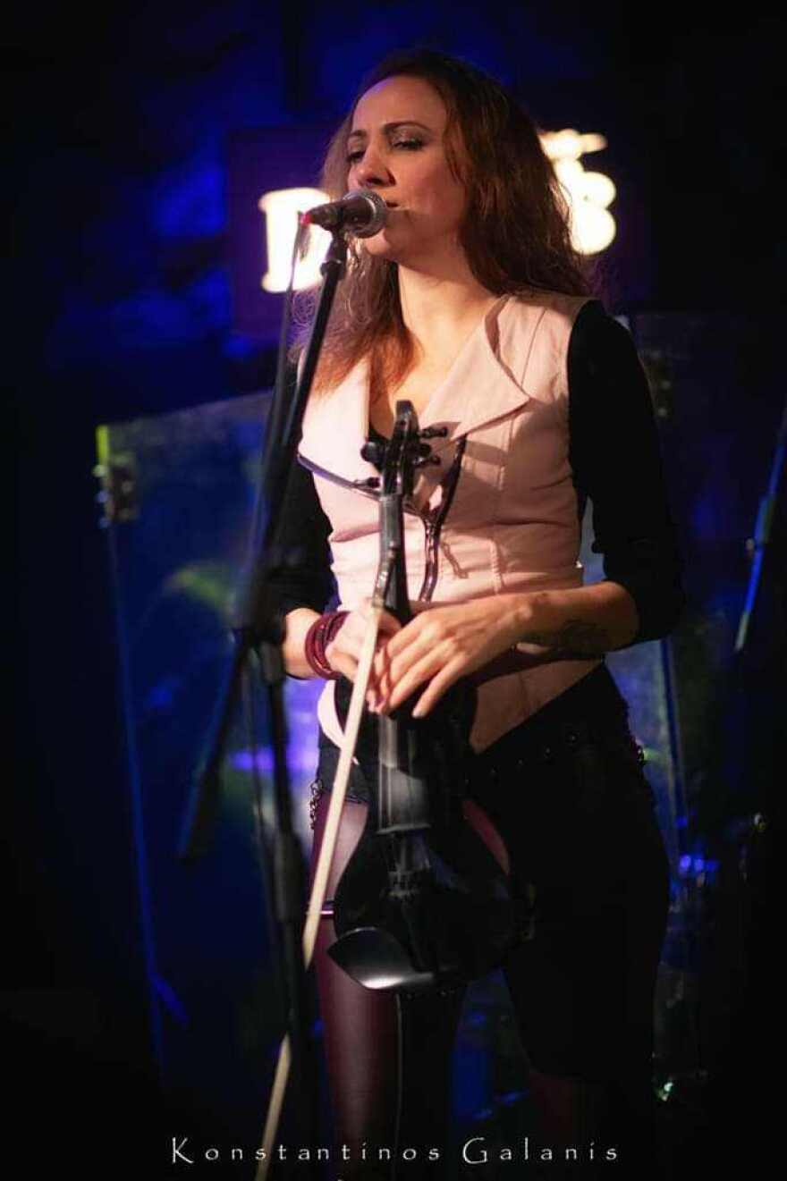 Στη Σκηνή η Γαλαρία: Final Act, Απόστολος Μόσιος, Μαίρη Μπρόζη live στο Caja De Musica