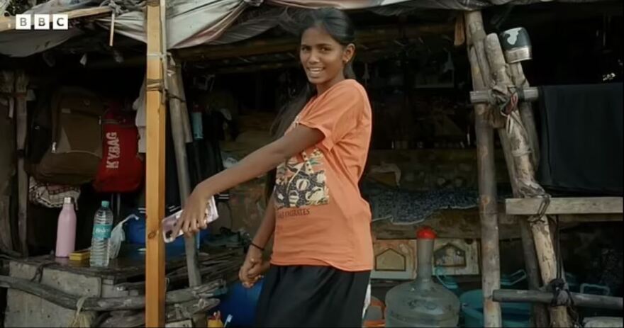 Η πριγκίπισσα των φτωχογειτονιών: Η Ινδή που θέλει να γίνει μοντέλο για να βγάλει την οικογένειά της από τη φτώχεια