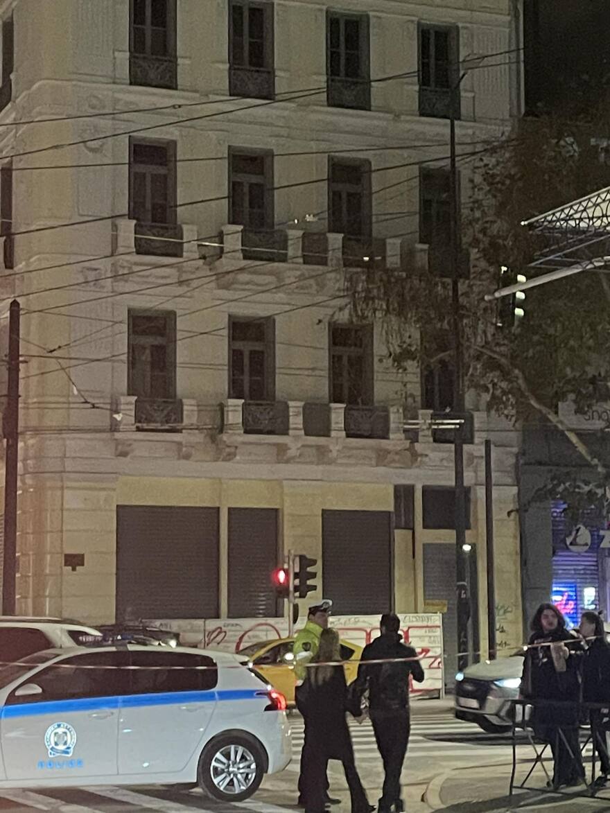 Έκρηξη βόμβας έξω από το υπουργείο Εργασίας - Ζημιές στα γύρω κτίρια, δείτε βίντεο και φωτογραφίες 