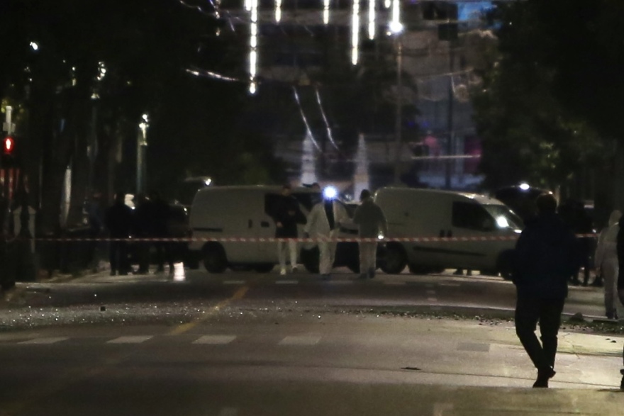 Βόμβα στο κέντρο της Αθήνας: Νέο βίντεο με τη στιγμή της έκρηξης - Το ωστικό κύμα της βόμβας χτυπάει κατάστημα