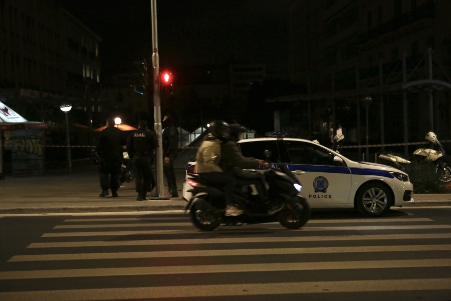 Βόμβα στο κέντρο της Αθήνας: Νέο βίντεο με τη στιγμή της έκρηξης - Το ωστικό κύμα της βόμβας χτυπάει κατάστημα