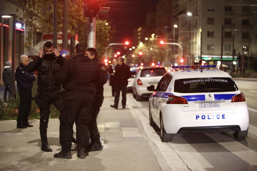 Βόμβα στο κέντρο της Αθήνας: Νέο βίντεο με τη στιγμή της έκρηξης - Το ωστικό κύμα της βόμβας χτυπάει κατάστημα