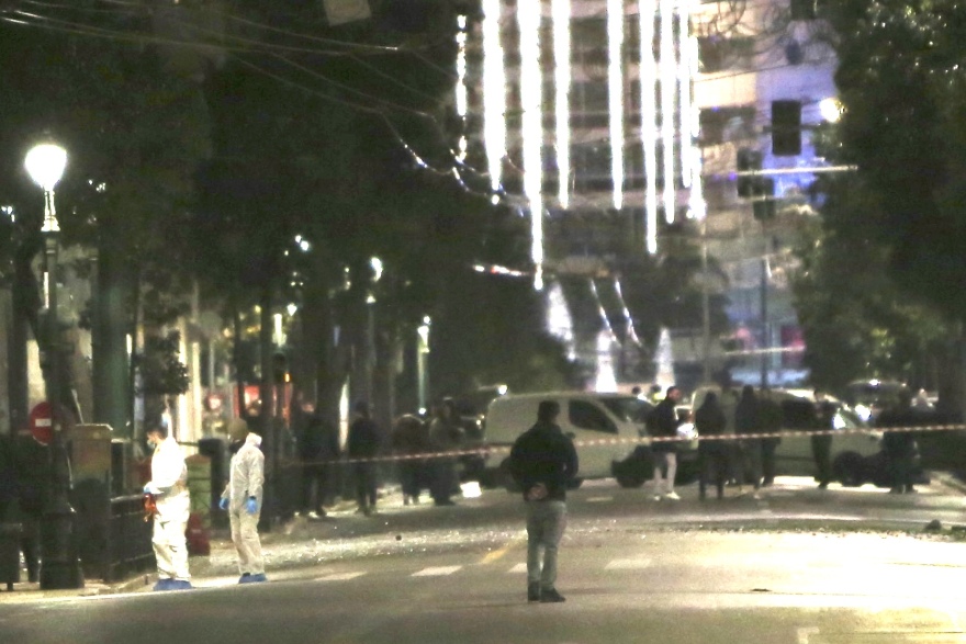 Βόμβα στο κέντρο της Αθήνας: Νέο βίντεο με τη στιγμή της έκρηξης - Το ωστικό κύμα της βόμβας χτυπάει κατάστημα