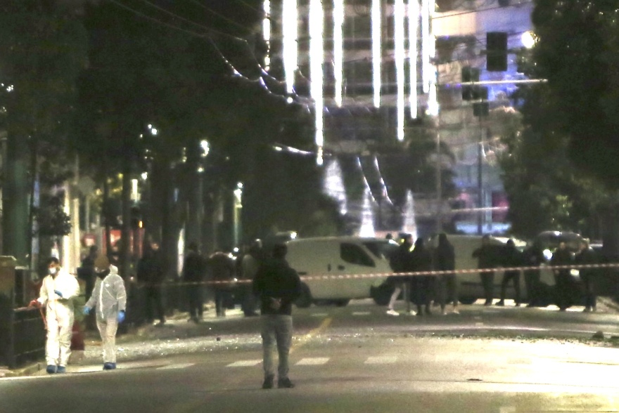 Βόμβα στο κέντρο της Αθήνας: Νέο βίντεο με τη στιγμή της έκρηξης - Το ωστικό κύμα της βόμβας χτυπάει κατάστημα