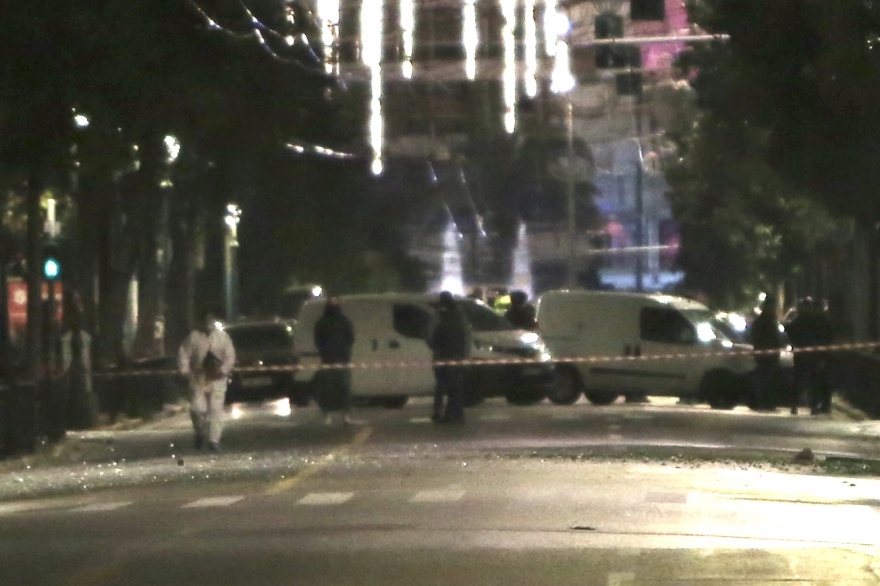 Βόμβα στο κέντρο της Αθήνας: Νέο βίντεο με τη στιγμή της έκρηξης - Το ωστικό κύμα της βόμβας χτυπάει κατάστημα