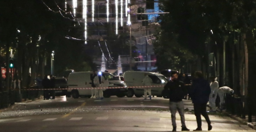 Βίντεο και φωτογραφίες: Έκρηξη βόμβας σε τράπεζα στην οδό Σταδίου