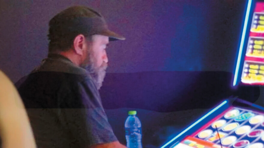 Μαρτυρίες καίνε τον Πολυχρονόπουλο: Έπαιρνε τα βρεφικά είδη από τις δωρεές και τα πουλούσε σε μίνι μάρκετ Πακιστανών