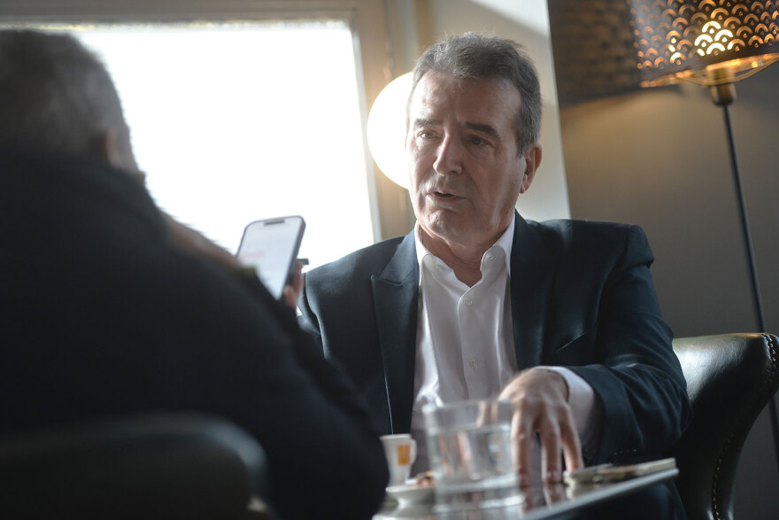 O Χρυσοχοΐδης στον Δημήτρη Δανίκα: Είναι εντολή του πρωθυπουργού να έχω λευκή επιταγή να τα αλλάξω όλα