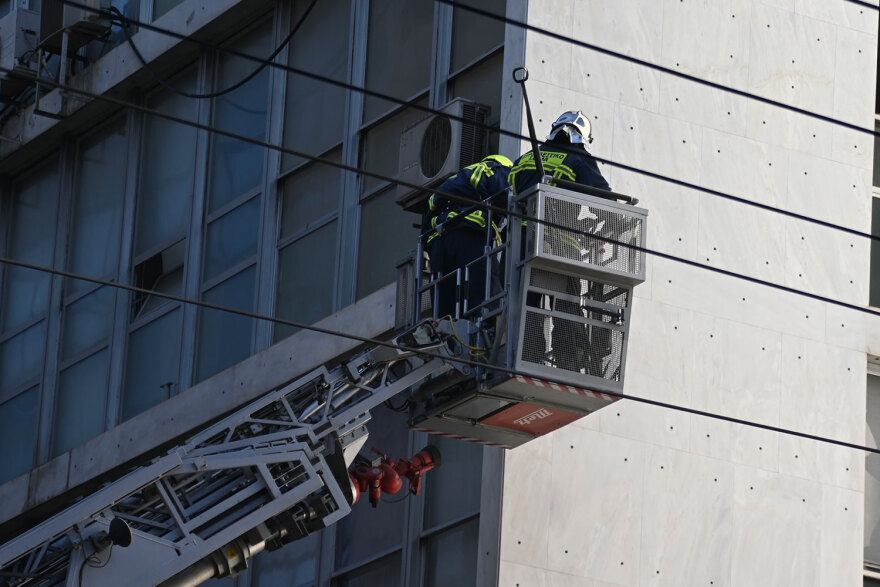 Βόμβα στο κέντρο της Αθήνας: Νέο βίντεο με τη στιγμή της έκρηξης - Το ωστικό κύμα της βόμβας χτυπάει κατάστημα