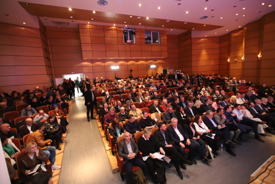 Είναι εθνικό στοίχημα να παραμείνουν οι νέοι στη Δυτική Μακεδονία, λέει ο Κασσελάκης