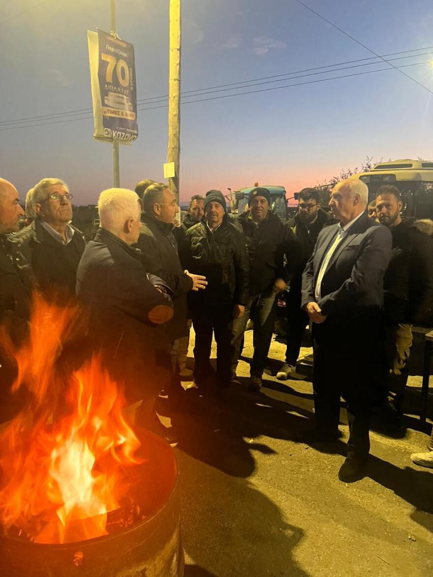 Στα μπλόκα των αγροτών ο Μεϊμαράκης - «Θα δώσουμε μάχη για τα αιτήματα σας στην Ευρώπη»