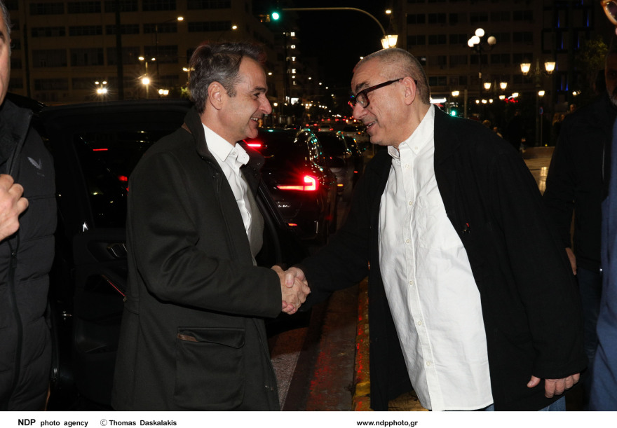 Κυριάκος Μητσοτάκης - Μαρέβα Γκραμπόφσκι: Στη θεατρική παράσταση «Τρεις Ψηλές Γυναίκες»