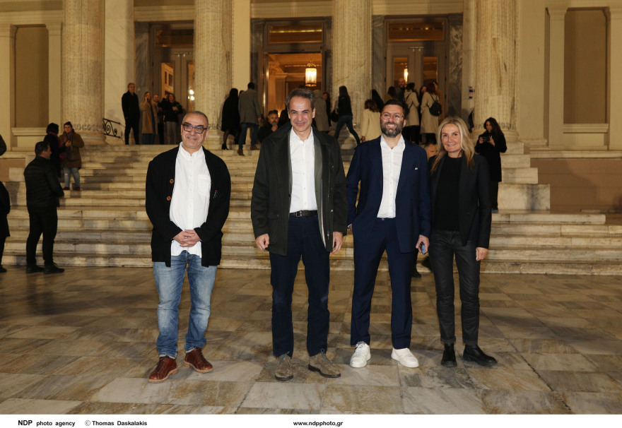 Κυριάκος Μητσοτάκης - Μαρέβα Γκραμπόφσκι: Στη θεατρική παράσταση «Τρεις Ψηλές Γυναίκες»