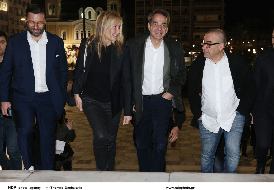 Κυριάκος Μητσοτάκης - Μαρέβα Γκραμπόφσκι: Στη θεατρική παράσταση «Τρεις Ψηλές Γυναίκες»