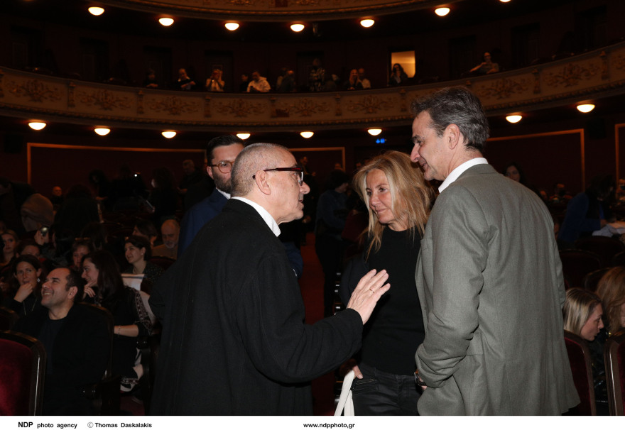 Κυριάκος Μητσοτάκης - Μαρέβα Γκραμπόφσκι: Στη θεατρική παράσταση «Τρεις Ψηλές Γυναίκες»