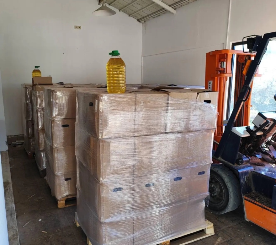 Χειροπέδες σε 48χρονο που νόθευε ηλιέλαιο με χημικά για να μοιάζει με ελαιόλαδο - Δείτε φωτογραφίες