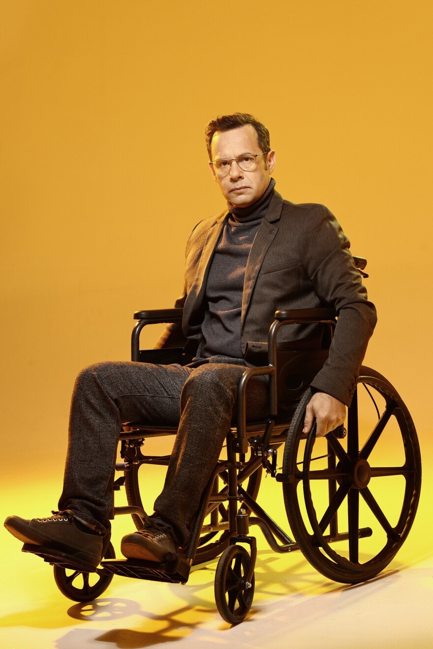 Σκαραβαίος: Ο πολυπράγμων Γιώργος Πυρπασόπουλος είναι ο επιθεωρητής Μάκης Πριόβολος 