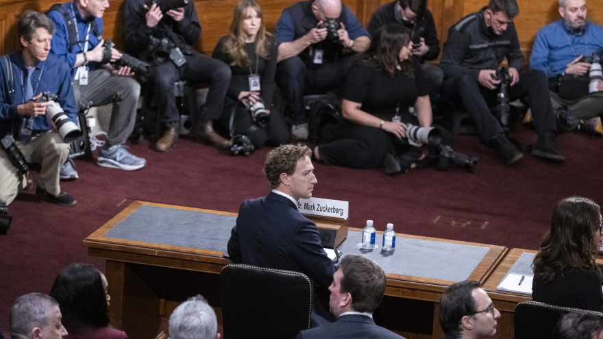  Τα social media στο «εδώλιο» για την ασφάλεια των παιδιών