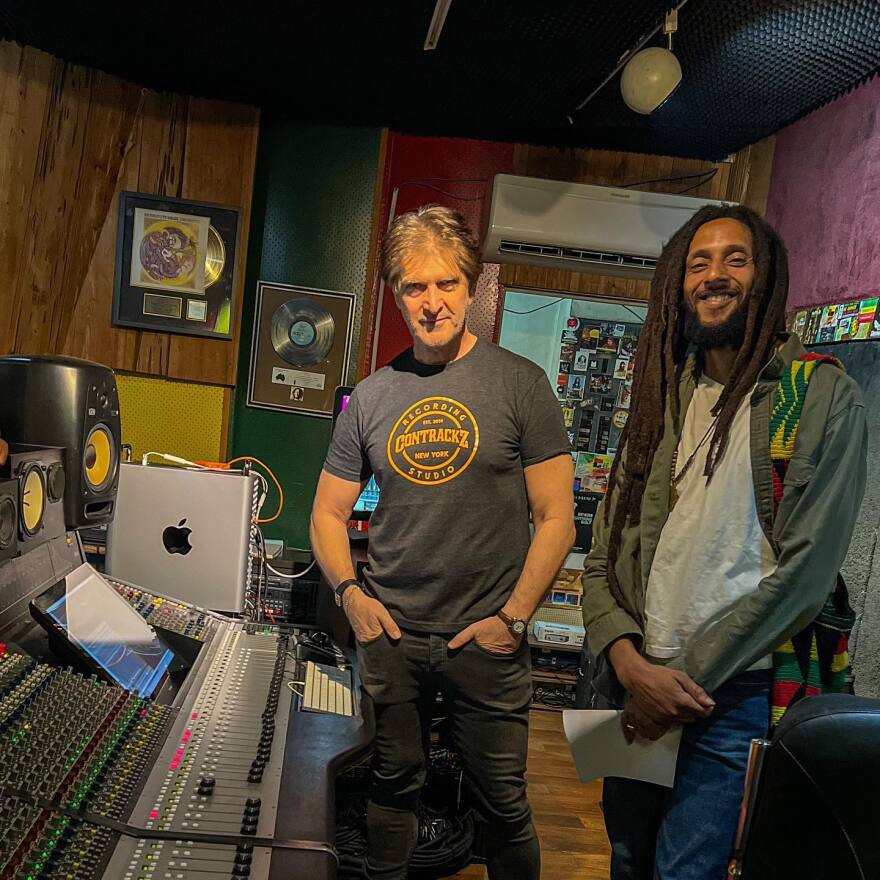 Βραβεία Grammy: Ποιος είναι ο Έλληνας Alexx Antaeus που πήρε το βραβείο Καλύτερου Ρέγκε Άλμπουμ