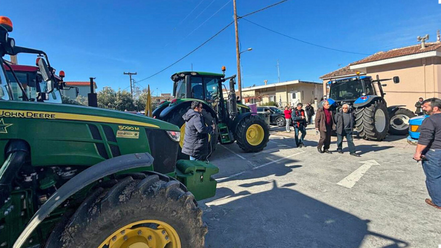 Το κίνημα των τρακτέρ: Αυξήσεις 240% από το χωράφι στο ράφι - Πώς συνδέονται τα μπλόκα με την ακρίβεια