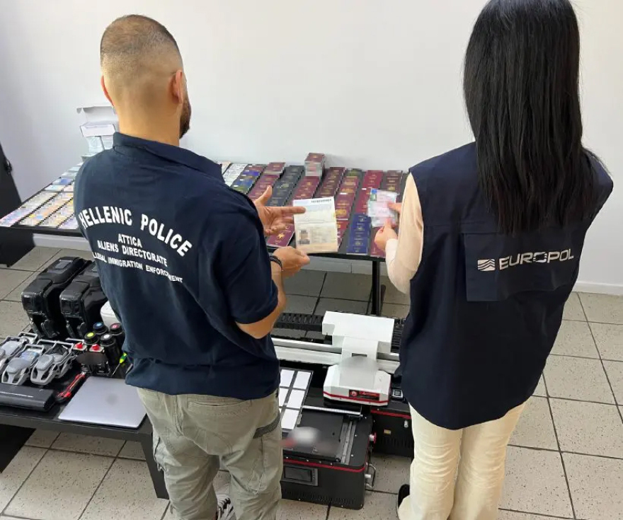 Επιχείρηση «Illuminati» για την εξάρθρωση οργάνωσης πλαστογραφίας και διακίνησης μεταναστών