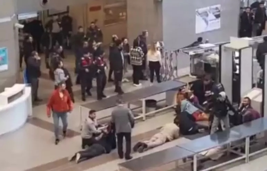 Τουρκία: Πυροβολισμοί στο δικαστικό μέγαρο Κωνσταντινούπολης – Νεκροί οι δύο δράστες