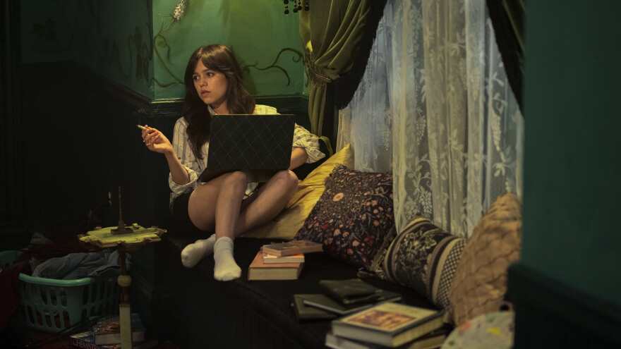 Τζένα Ορτέγκα: Αντιδράσεις με την ερωτική σκηνή σε ταινία ανάμεσα στην 21χρονη ηθοποιό και τον 52χρονο Μάρτιν Φρίμαν