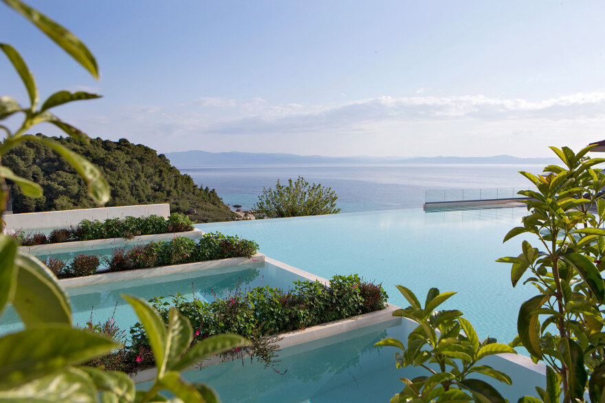 H SWOT Hospitality ανακοινώνει τη συνεργασία της με την Bain Capital, αναλαμβάνοντας τη διαχείριση του πολυτελούς Cora Hotel & Spa