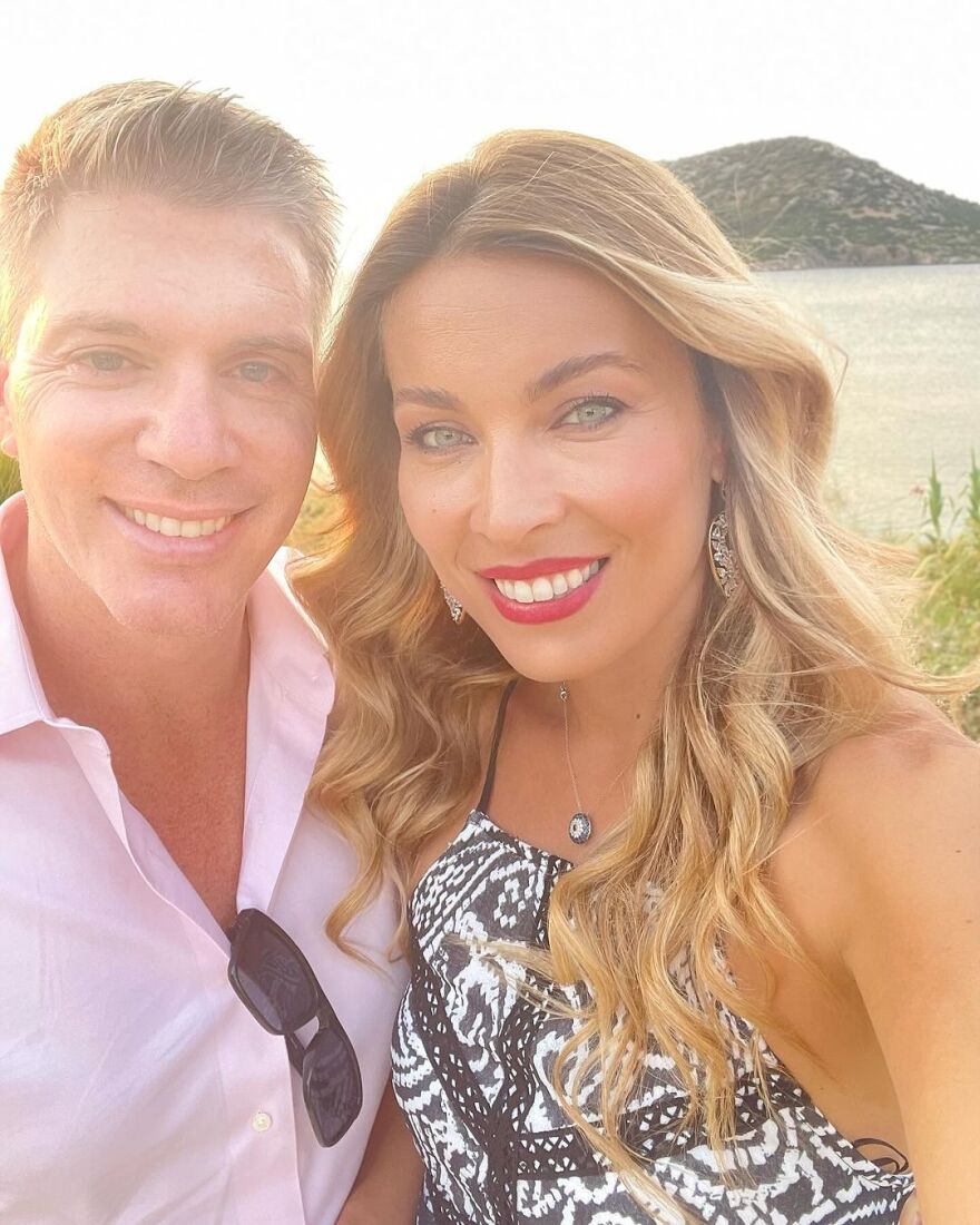 Μαριέττα Χρουσαλά - Λέων Πατίτσας: Φωτογραφίζονται αγκαλιά στη λίμνη Ματζόρε