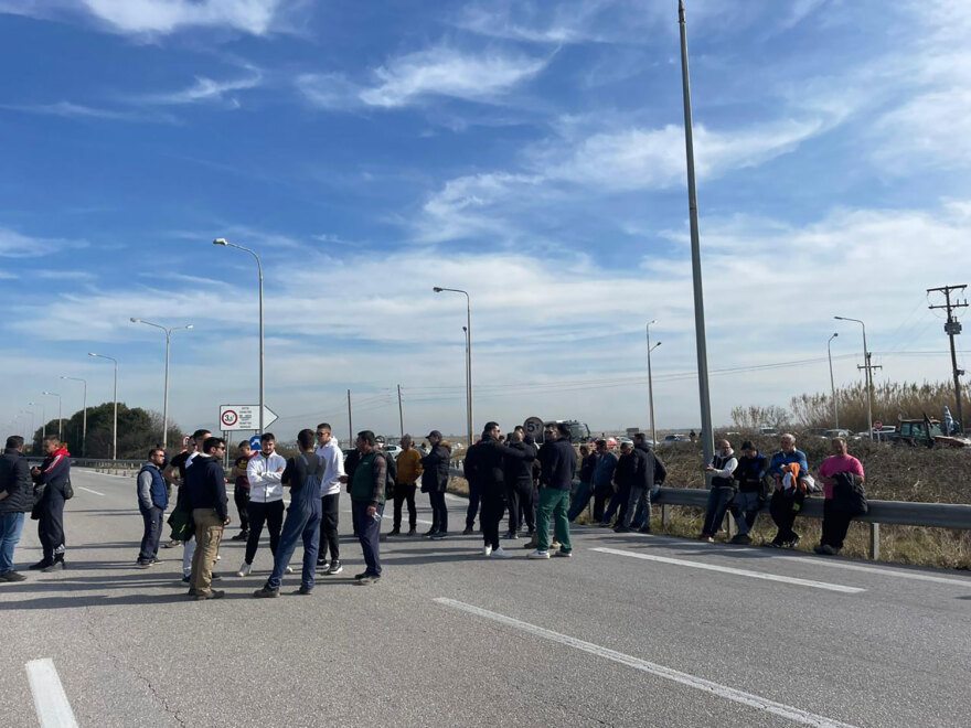 Αγρότες: Νέα μπλόκα σε Πλατύκαμπο, Στεφανοβίκειο και Καρδίτσα - Έκλεισαν δρόμους και άναψαν φωτιές