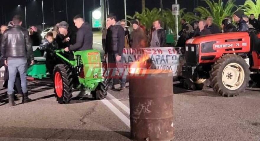 Αγρότες: Νέα μπλόκα σε Πλατύκαμπο, Στεφανοβίκειο και Καρδίτσα - Έκλεισαν δρόμους και άναψαν φωτιές